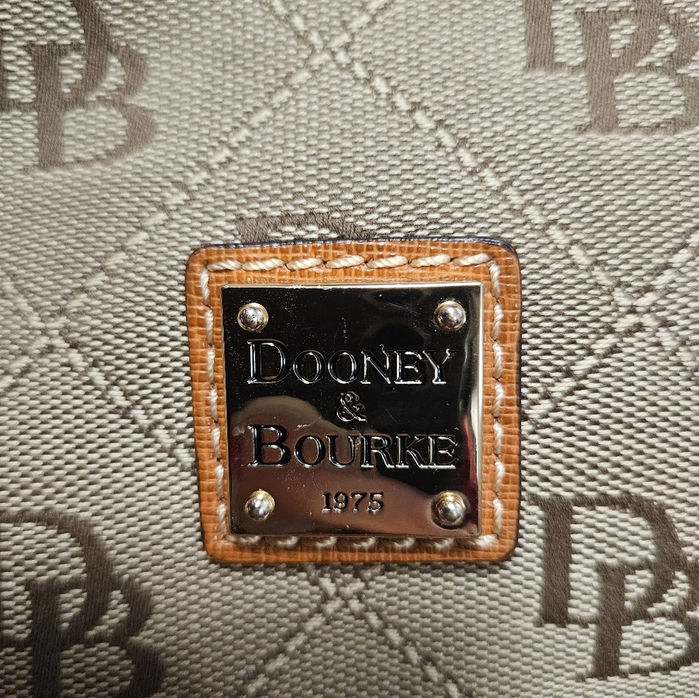 DOONEY & BOURKE Signature Logo Crossbody Handbag ๐ & Matching Wallet - Picture 4 of 16